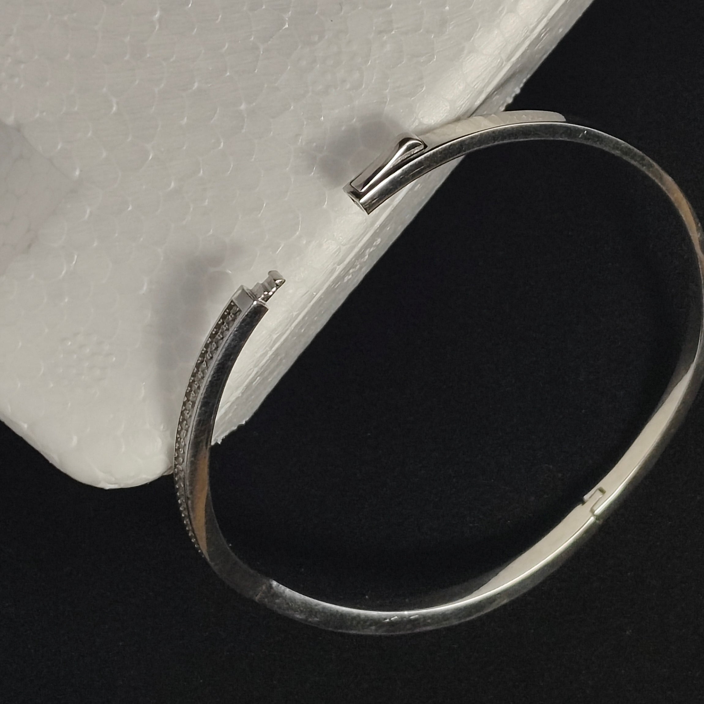 SILVER ELEGANCE BANGLE