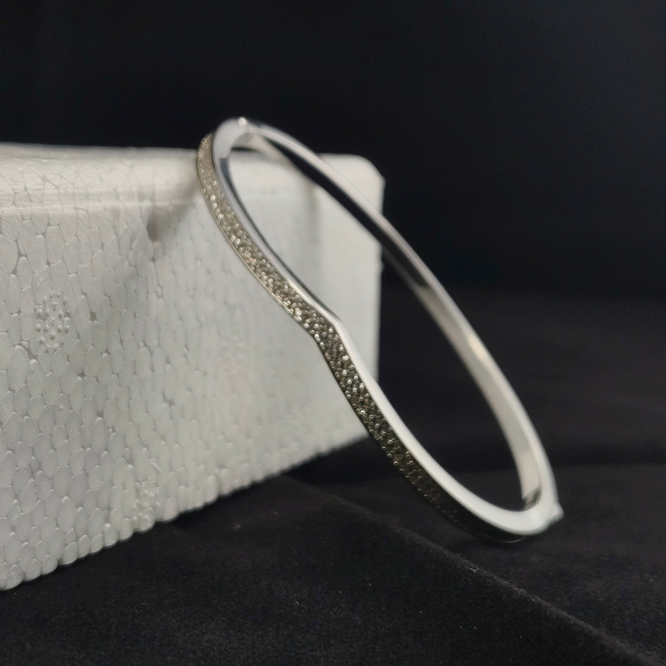SILVER ELEGANCE BANGLE
