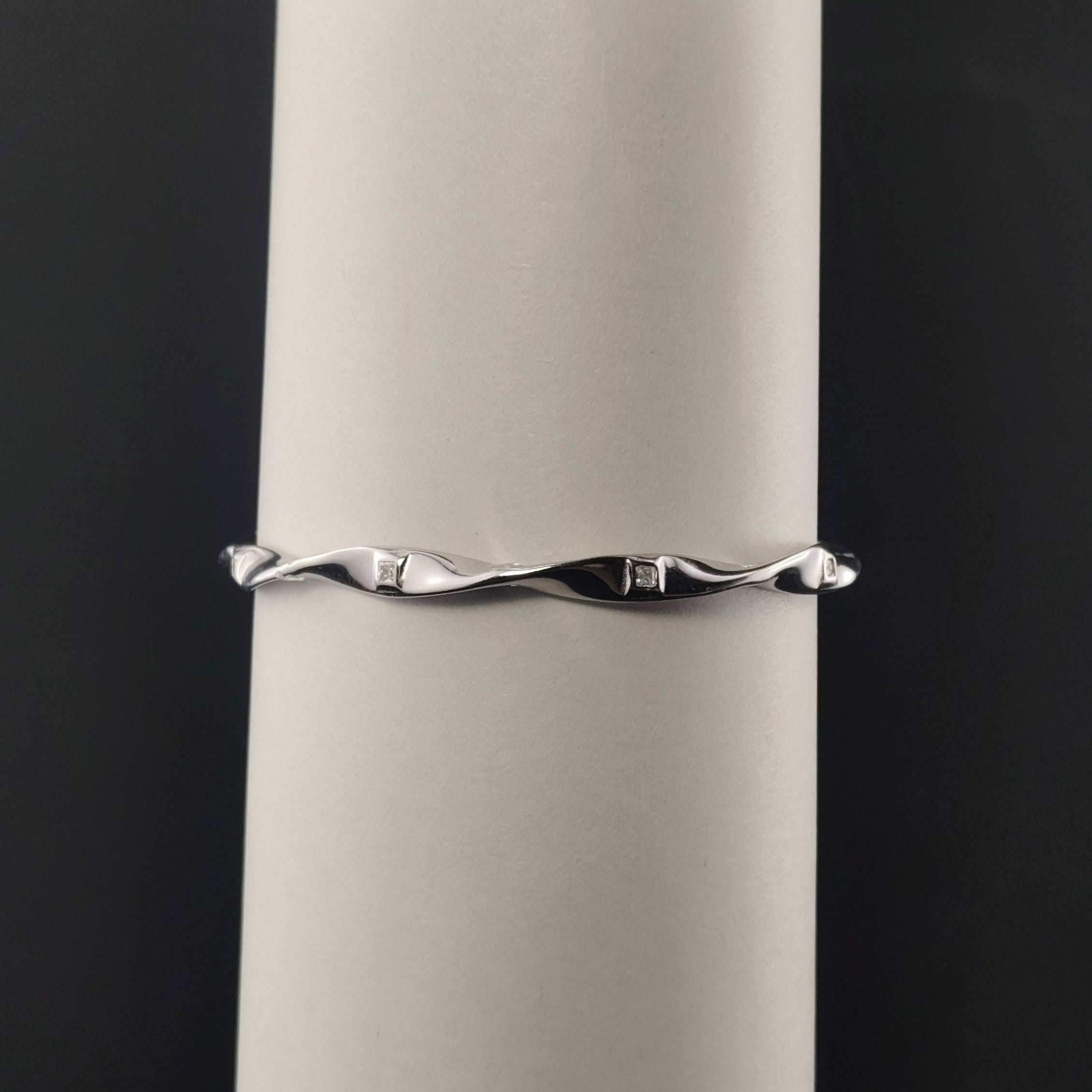 TWISTED ELEGANCE SILVER BRACELET