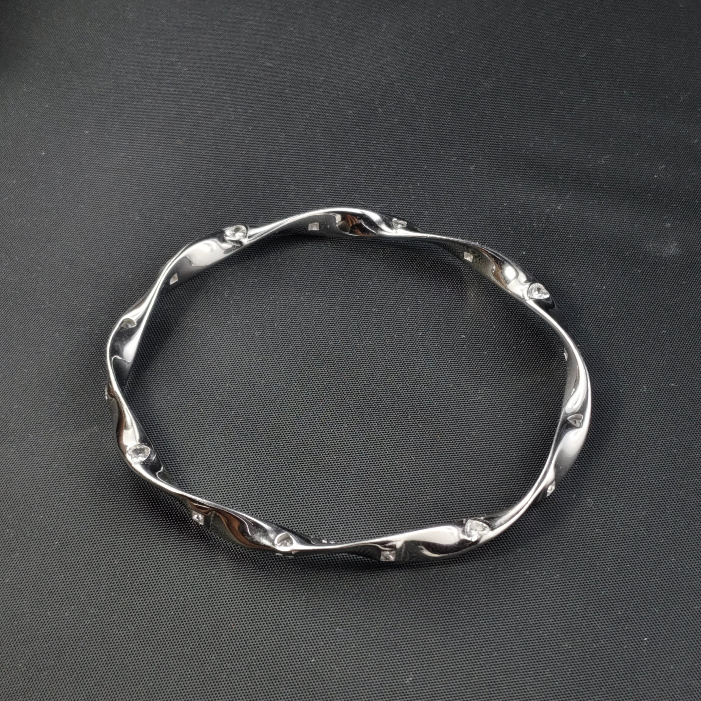 TWISTED ELEGANCE SILVER BRACELET