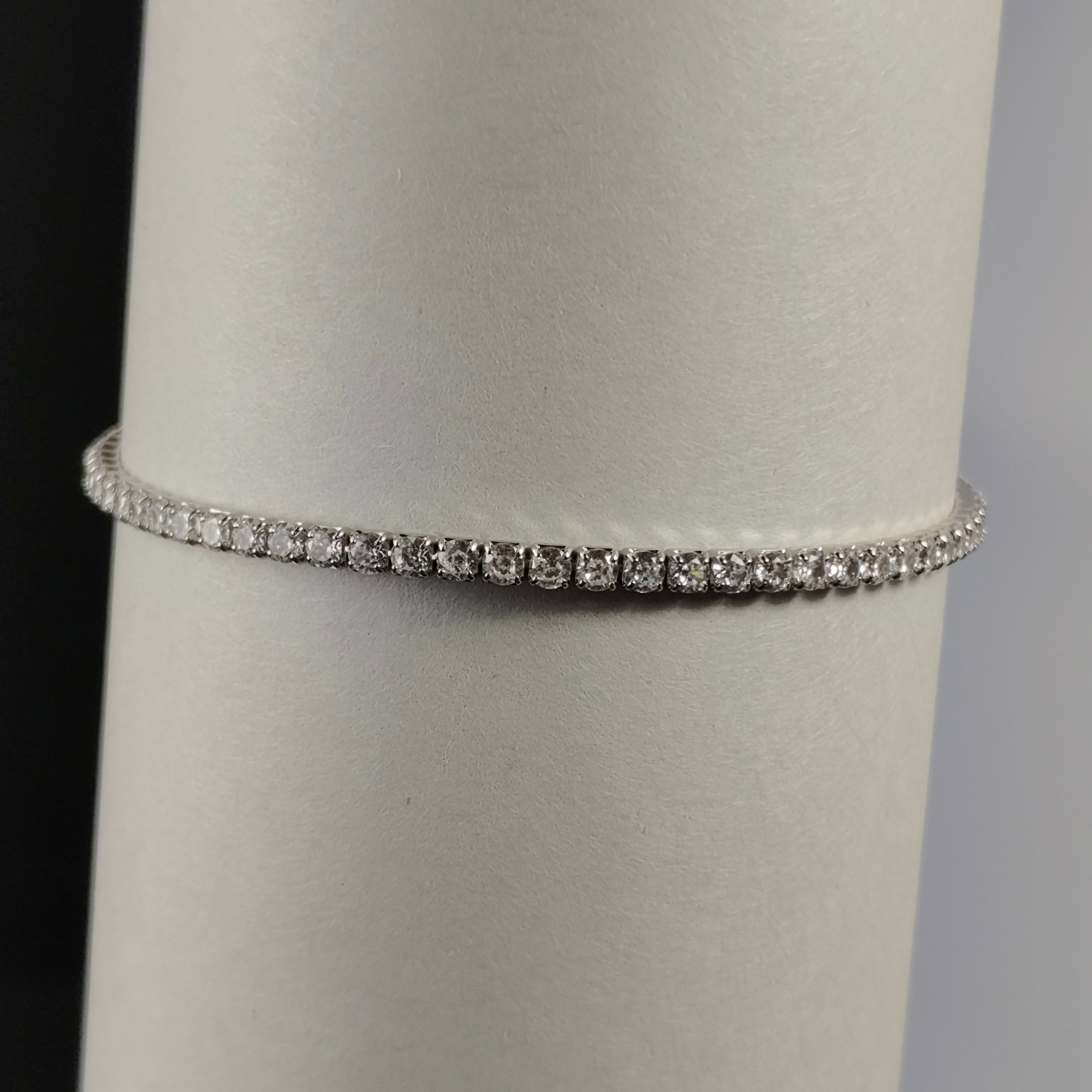 SPARKLING CUBIC ZIRCONIA