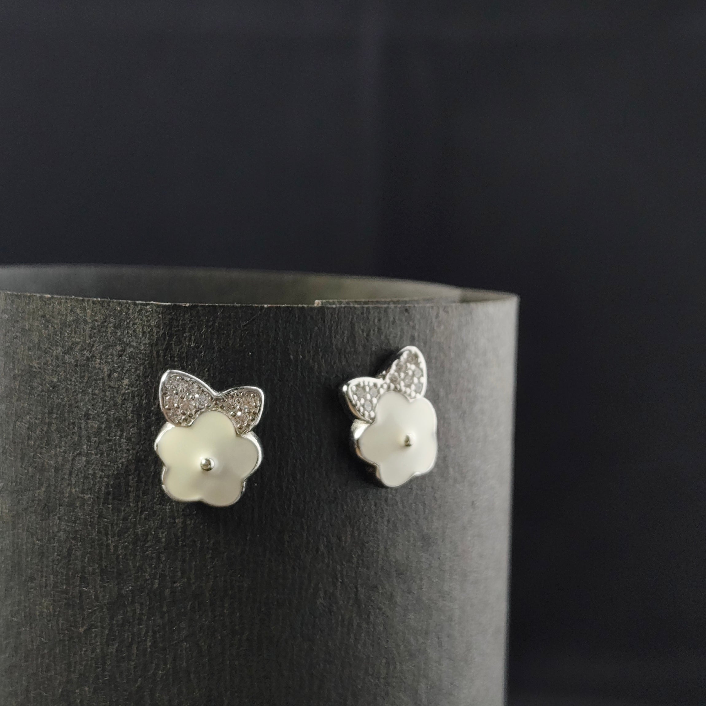 BOW BLOOM EARTOPS