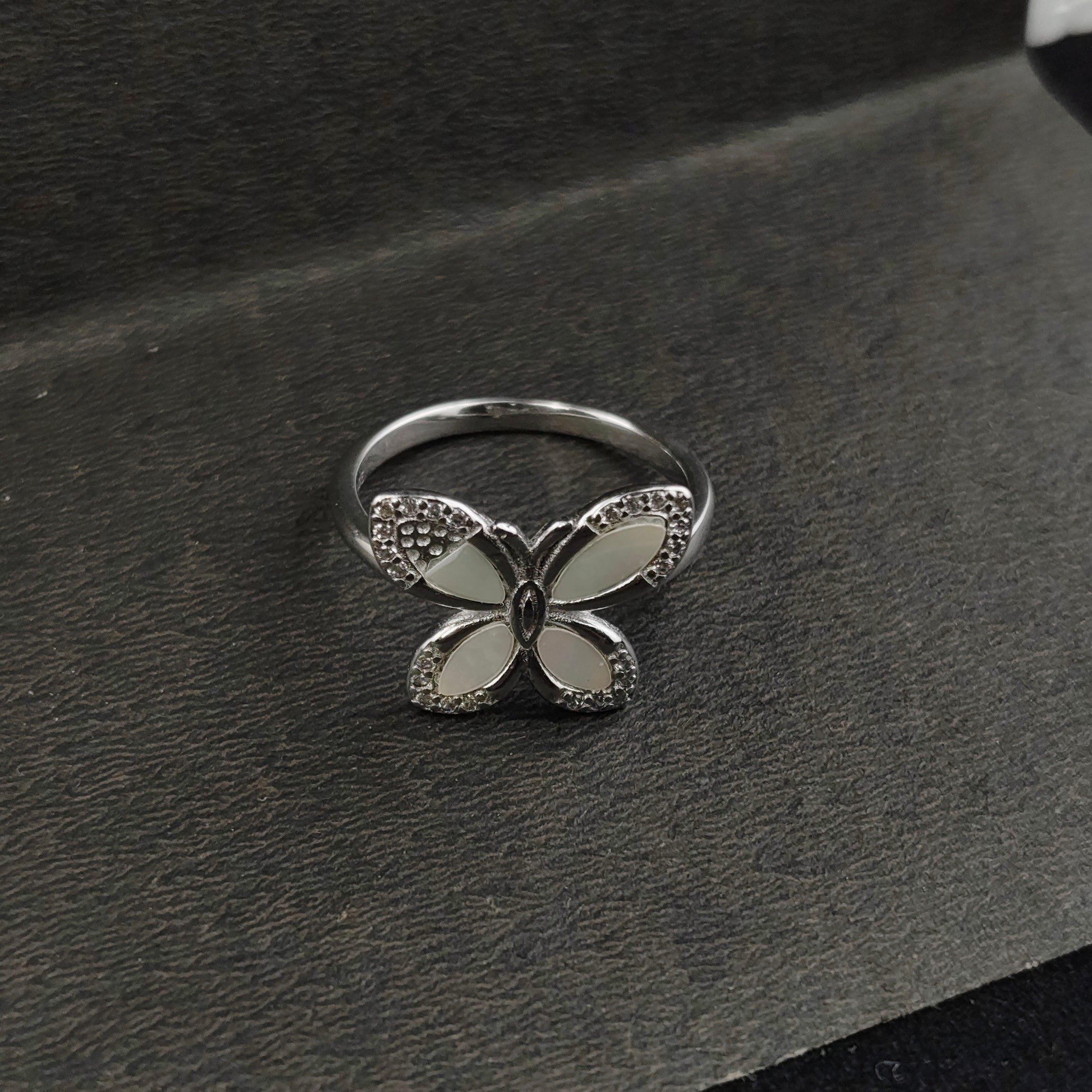 Pearl Flutter Ring